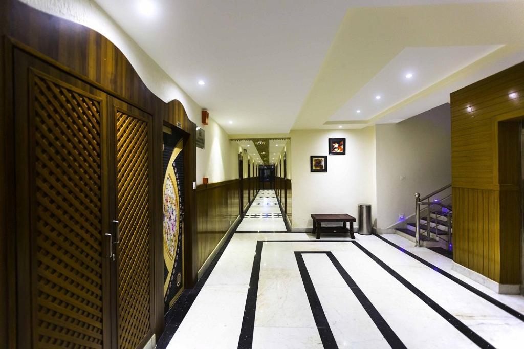 Hotel Kings Regency Drang Екстер'єр фото