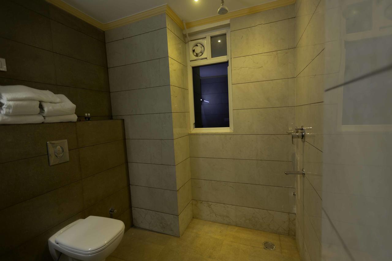 Hotel Kings Regency Drang Екстер'єр фото