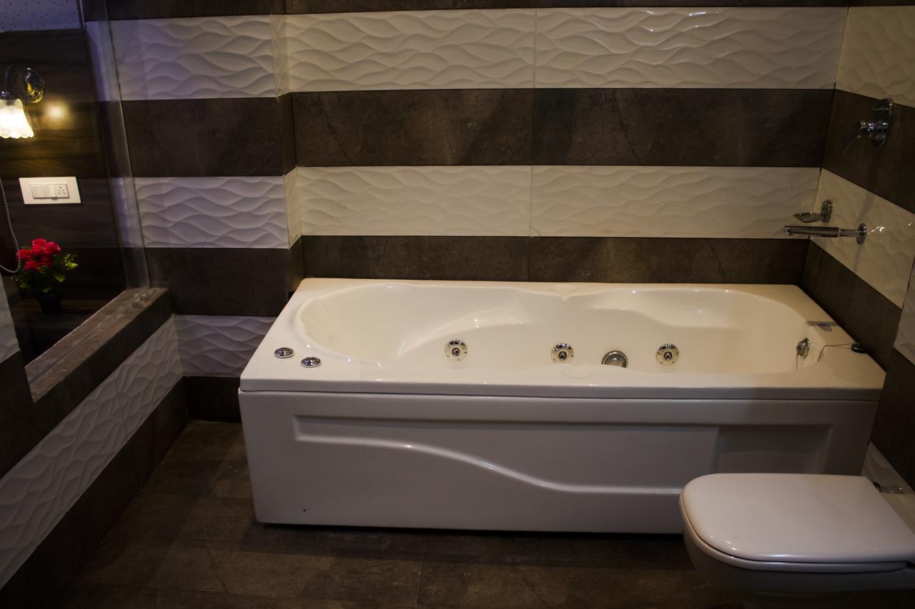 Hotel Kings Regency Drang Екстер'єр фото